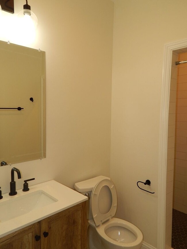 Building Photo - Rent $1900- Deluxe newer 1 Bedroom 1 Bath duplex upper level. El Sobrante