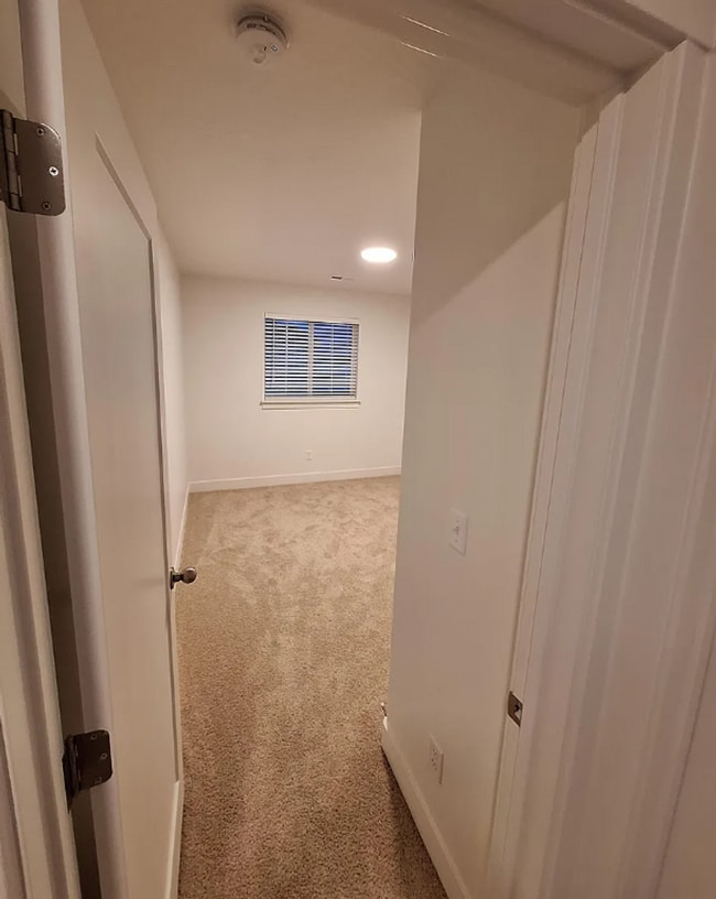 Building Photo - 4 bedroom/2.5 bathroom Townhome in Eagle Mountain