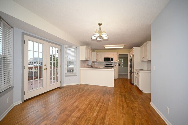 Building Photo - 4 Bedroom,2.5 Bath with 2-car garage Platt...