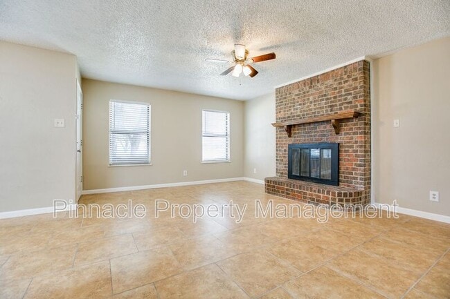 Building Photo - 1427 Gregory Dr