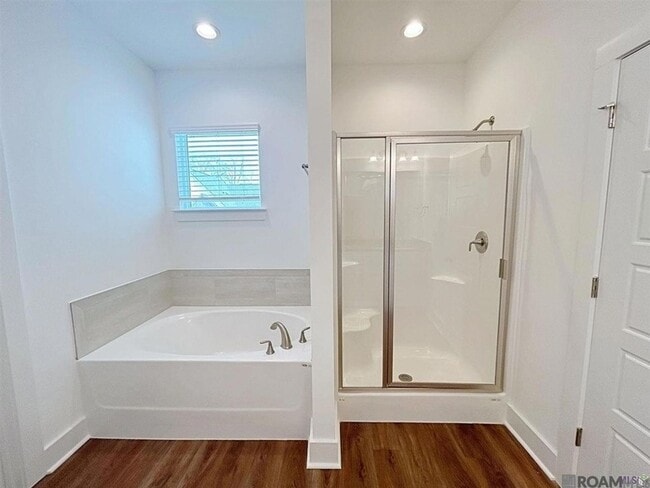 Building Photo - 608 Lake Shelf Dr