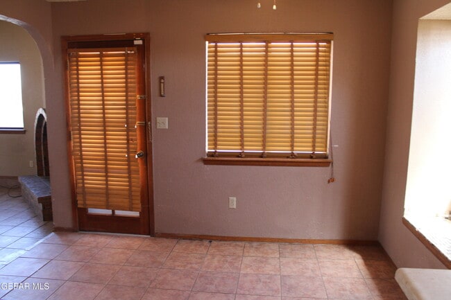 Building Photo - 1528 Sierra De Oro Dr