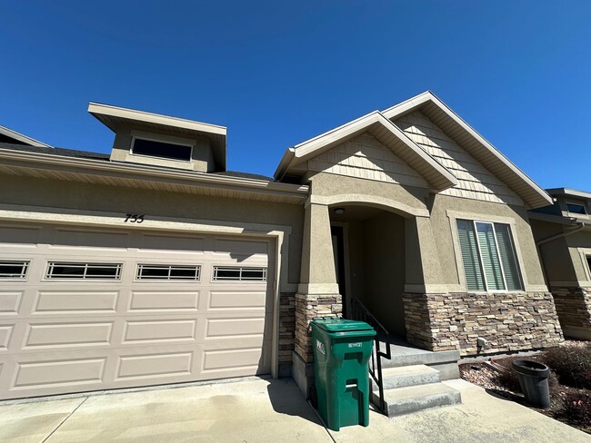 Building Photo - Orem Townhome - Hillcrest Neighborhood
