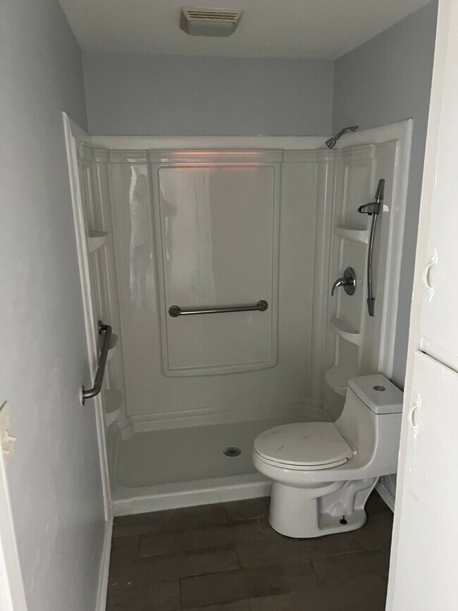 Bathroom - 1648 Kildeer St