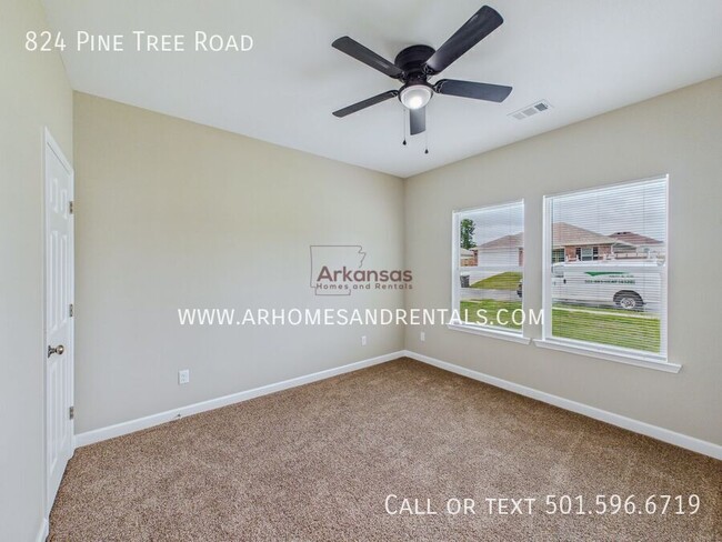 Building Photo - 824 Pine Tree Rd