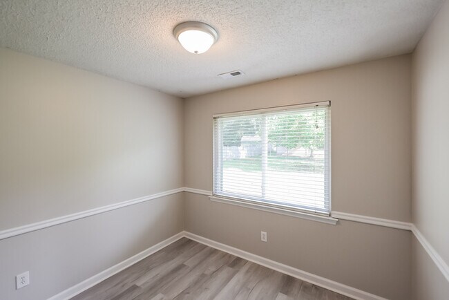 Building Photo - 202 Brook Wind Dr