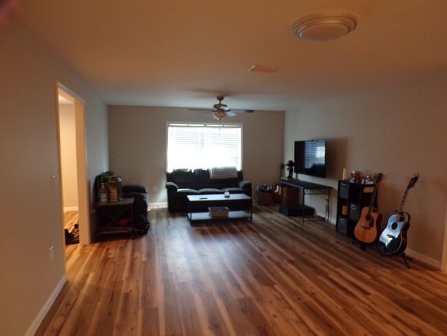 Building Photo - STUDENT HOUSING