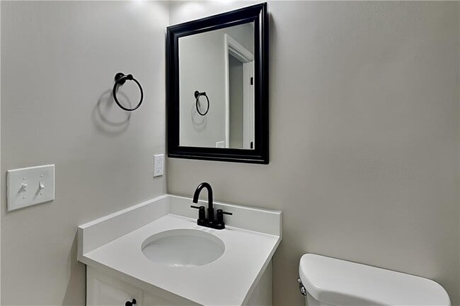 Building Photo - 670 Chantress Ct