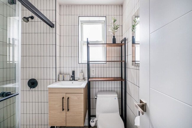 Building Photo - 359 W 39th St