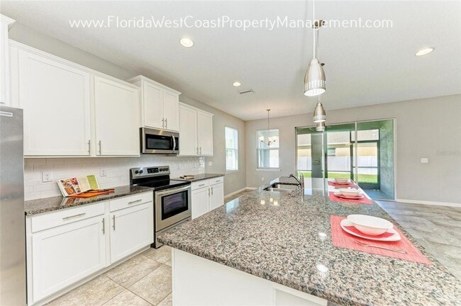 Building Photo - GORGEOUS DEL TIERRA HOME WITH FENCED YARD! 3 BED/2 BATH AMAZING KITCHEN! MAY MOVE IN !