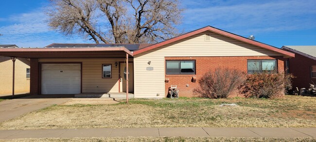 Primary Photo - LARGE 3 BEDROOM HOME NEAR ENMU