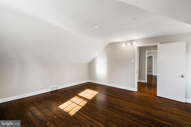 Building Photo - 310 Pine Tree Rd