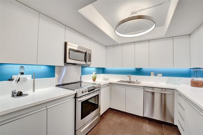 Building Photo - 1201 S Ocean Dr