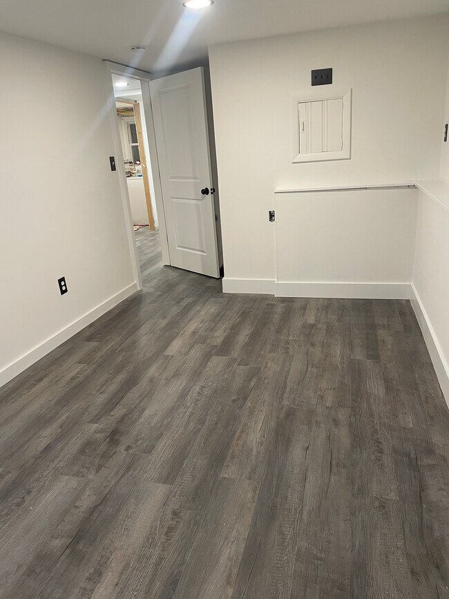 Building Photo - 619 N Harvard Ave