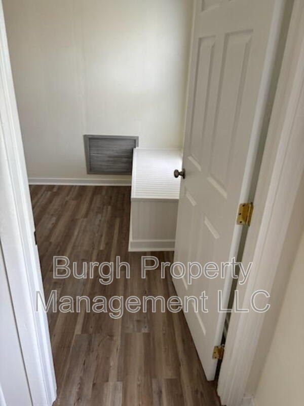 Primary Photo - 129 Chess St