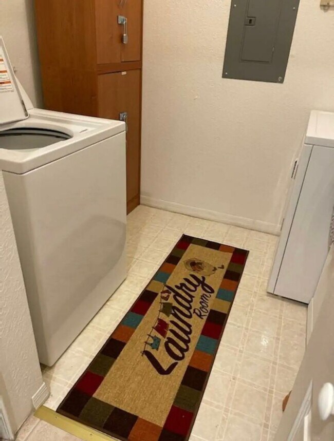 Building Photo - 2 Bedroom 2 Bath Condo For Rent in Kissimm...
