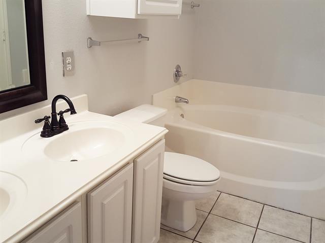 Building Photo - 3848 Kirby Dr