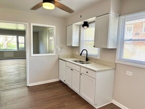 Building Photo - 525 Ryan Ln