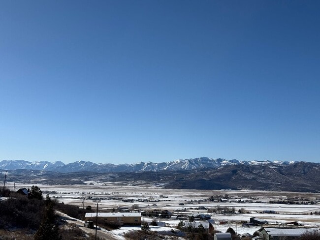 Building Photo - Beautiful mountain home now available in Kamas, UT