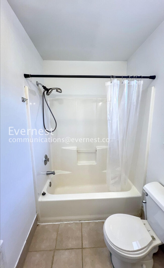 Building Photo - 6147 NE 9th Ave