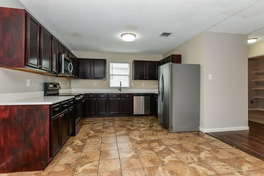 Building Photo - 2316 Graystone Dr