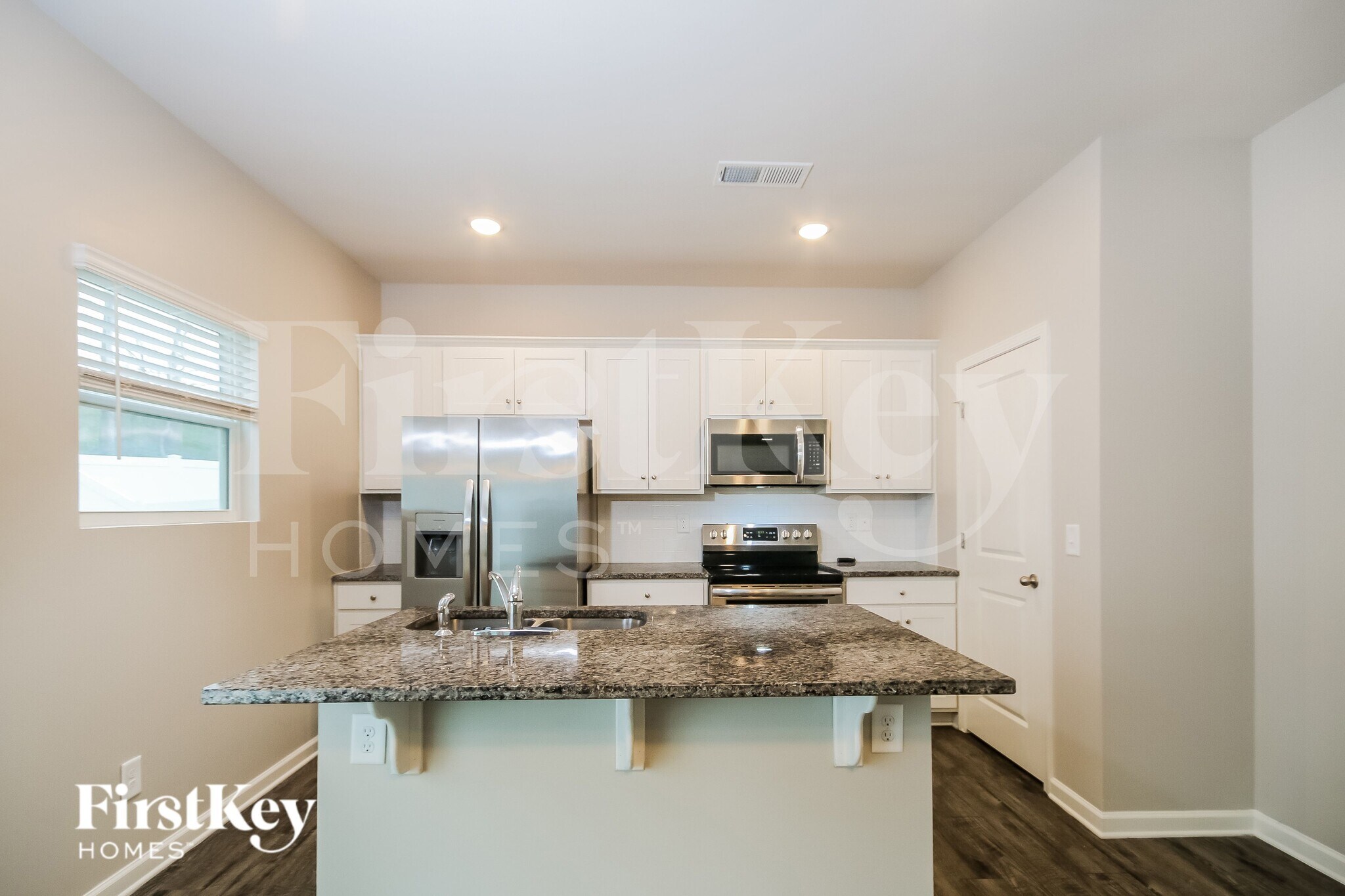 Building Photo - 3232 Newell Vlg Dr