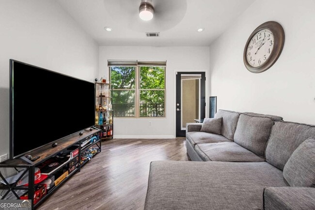 Building Photo - 870 Mayson Turner Rd NW