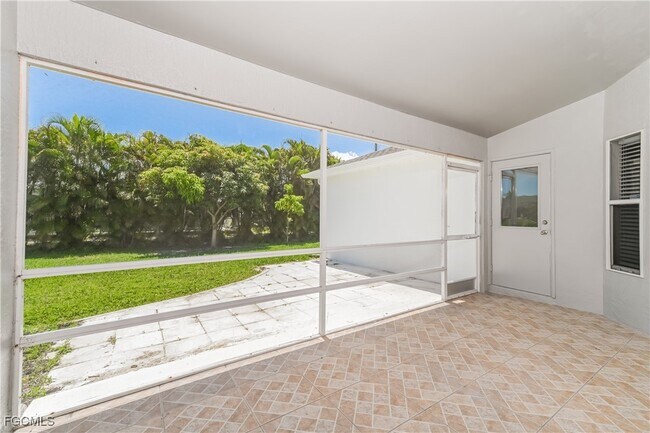 Building Photo - 2929 SW 7th Pl