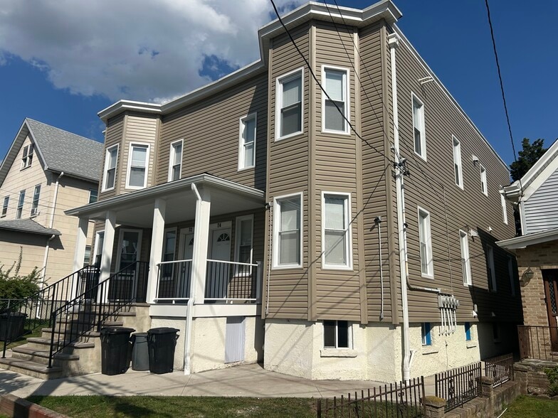 Building Photo - 72 Clinton Pl