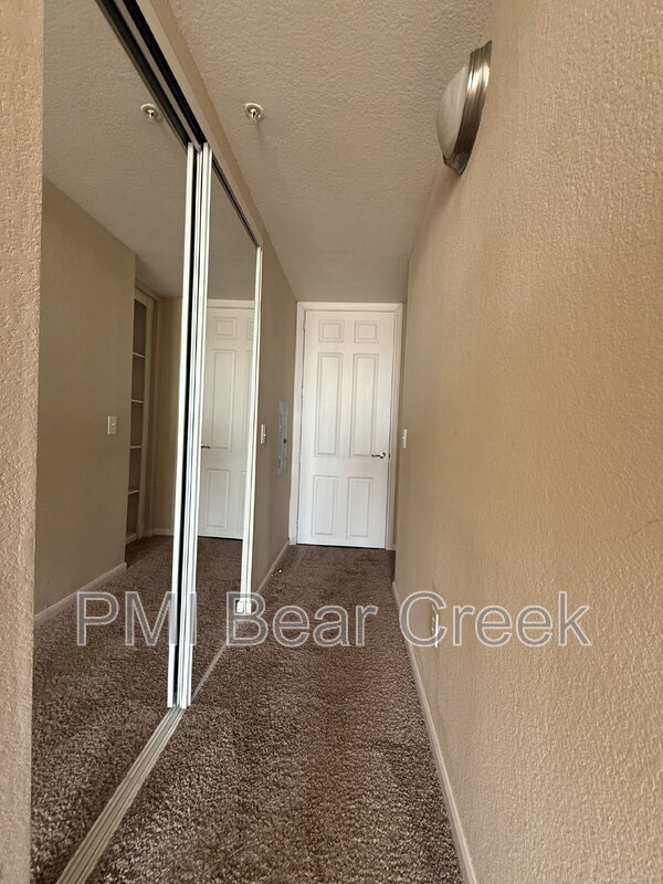 Building Photo - 7575 Kirby Dr