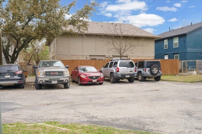 Building Photo - 1313 Southport Dr