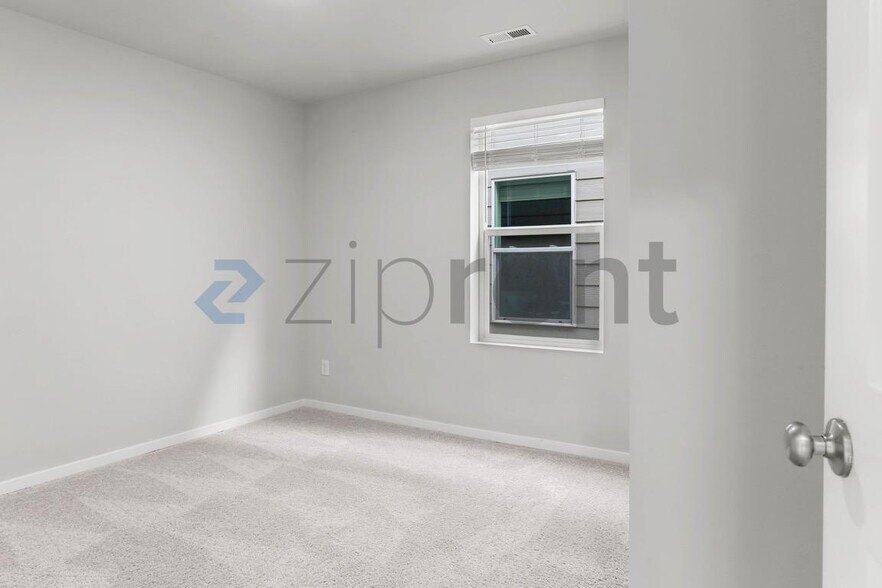 Building Photo - 11013 186th St E