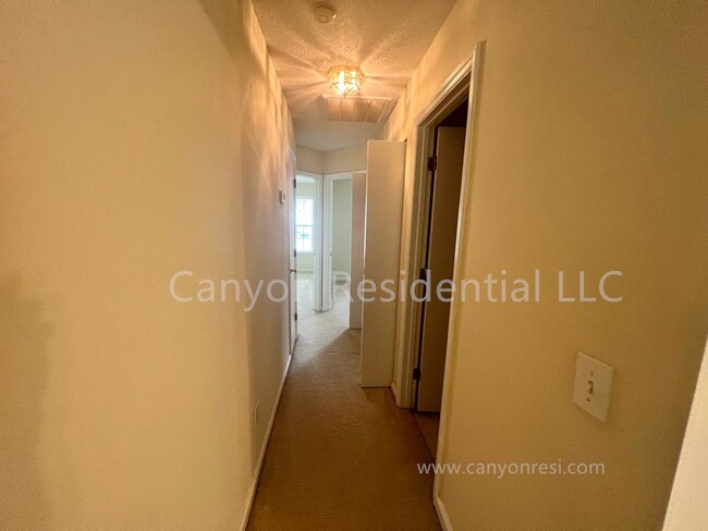 Building Photo - Beautiful 3b Room!Move in ready!