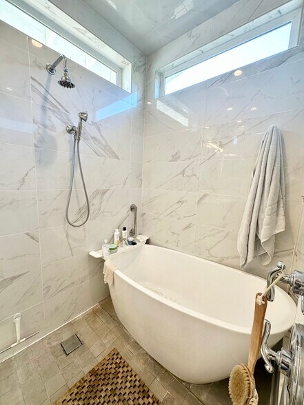 Building Photo - 2315 24th St