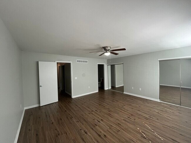 Building Photo - 3-Bedroom Townhome Covington