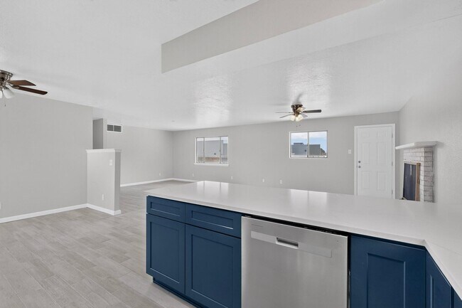 Building Photo - 7101 Cindy Dr NE