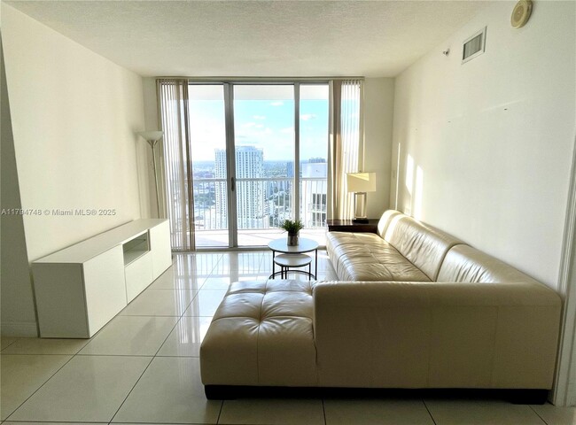 Building Photo - 1750 N Bayshore Dr