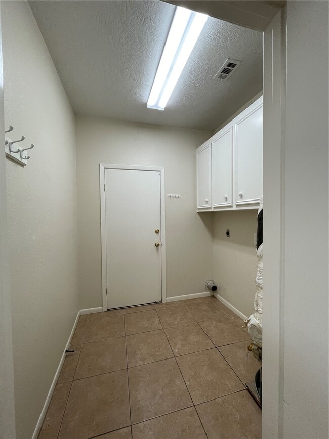 Building Photo - 12 Hallmark Dr