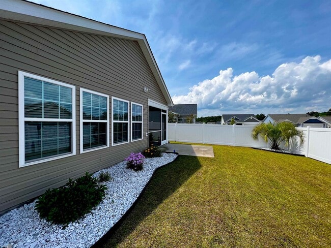 Building Photo - 3720 Park Pointe Ave