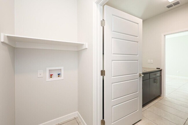 Building Photo - 7126 Rosson Rd