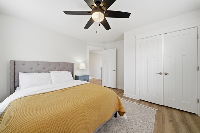 Building Photo - 9610 7th Bay St