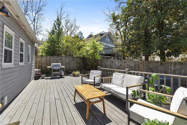 Building Photo - 481 Hill St SE