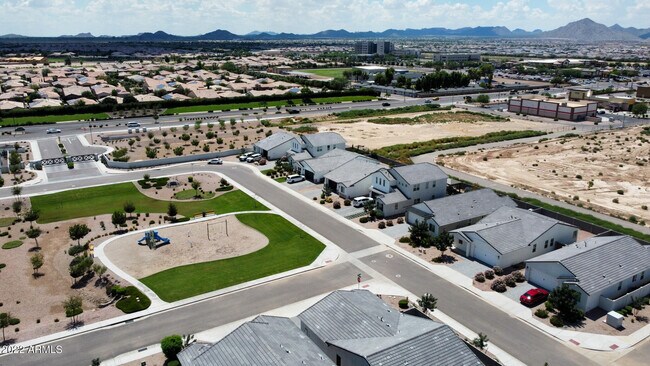 Building Photo - 531 E Bamboo Ln