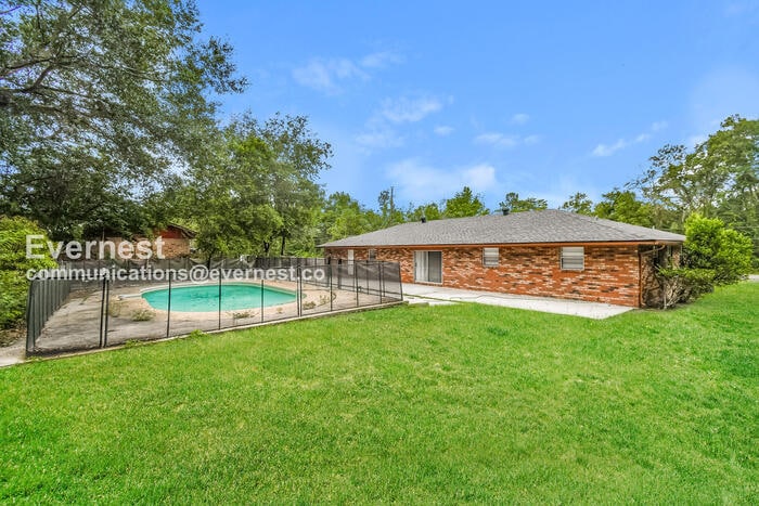 Building Photo - 3323 Lakemar Pl