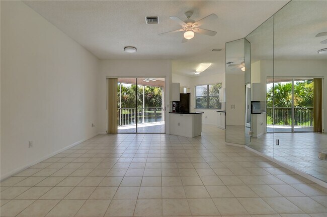 Building Photo - 7440 S Ocean Dr