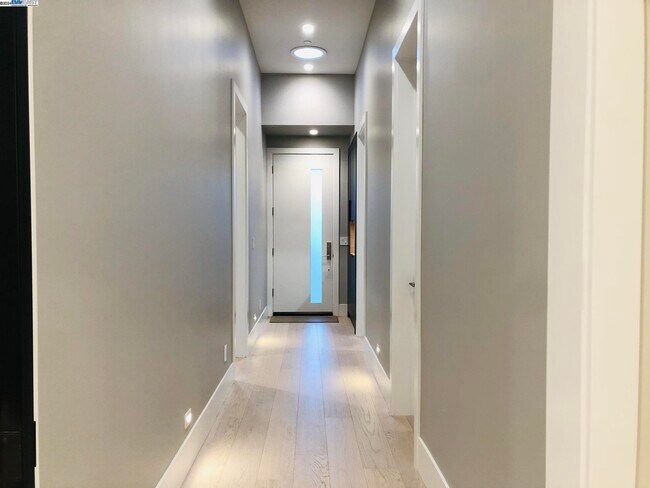 Building Photo - 466-4B1 Ruthven,Palo Alto CA 94301