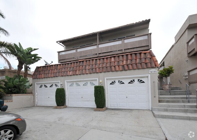 Building Photo - 34106-34112 Amber Lantern St