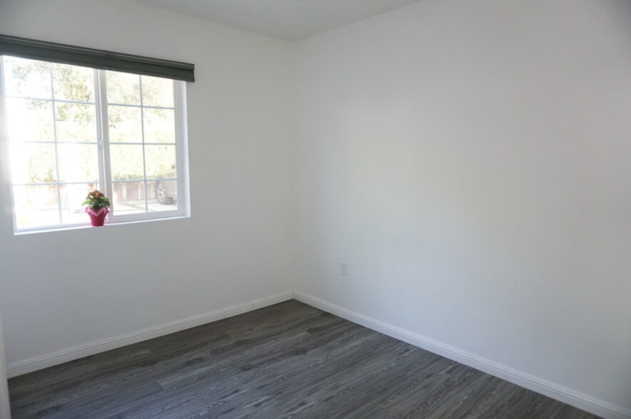 Building Photo - 14820 Devonshire St