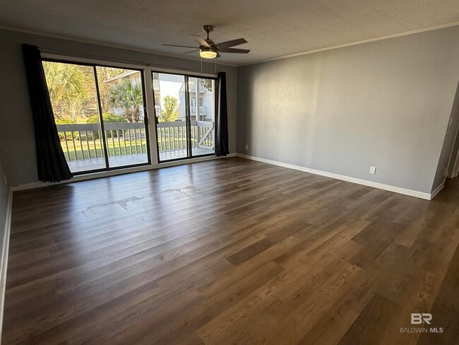 Building Photo - 1099 Sea Cliff Dr S