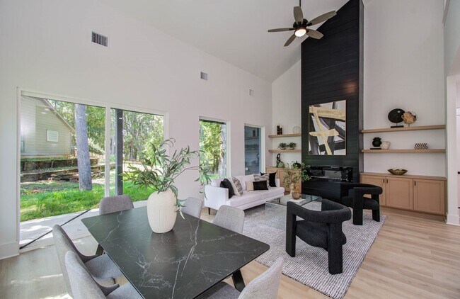 Building Photo - 1802 Rollingwood Dr